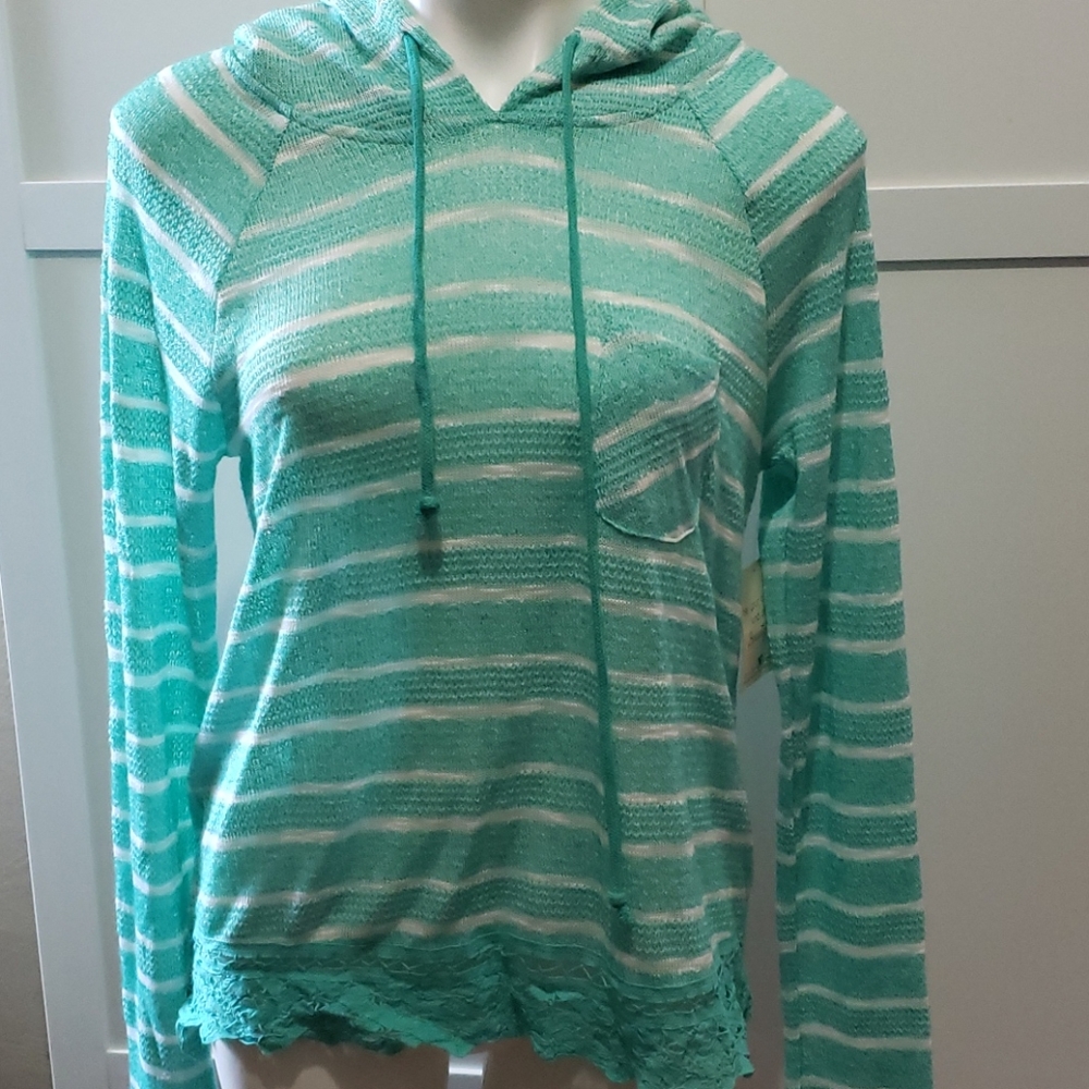 NWT Belle du jour sweater